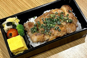 逸豚 もち豚リブロース照焼き重