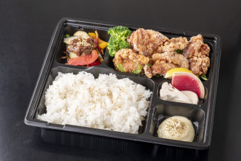定番！！若鶏の唐揚げ弁当
