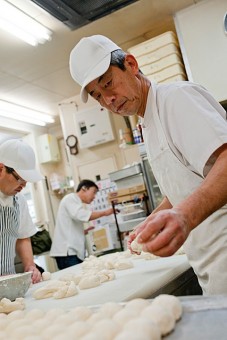 職人たちが手作りするパン