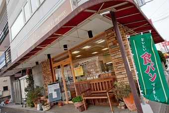 アルファルファ天川原町店の外観