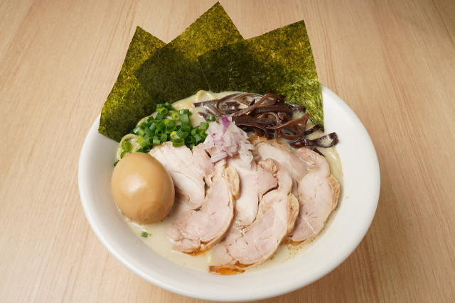 熟成醤油全部のせラーメン