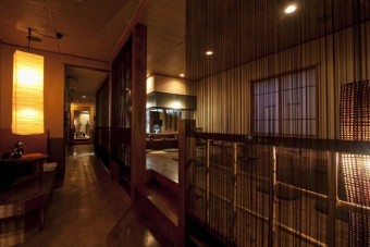 シックな照明にＢＧＭはボサノバ、ごゆっくりとご飲食をお楽しみ下さい。