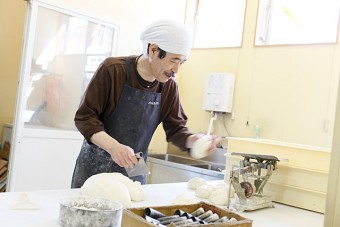 ベテランのパン職人