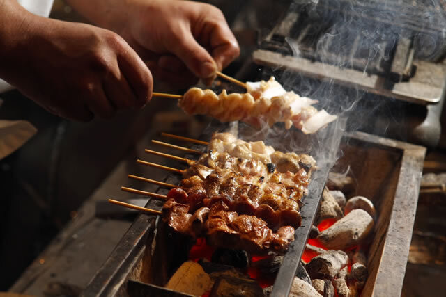 職人が1本1本丁寧に焼き上げます