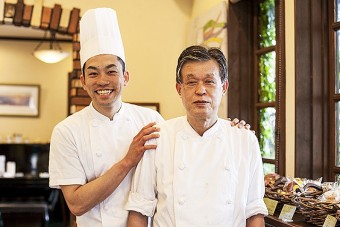 パティシエ:石谷明仁さん（左）　店主:石谷博明さん（右）