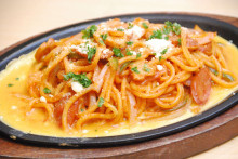 太麺ナポリタン カフェスタイル　220g　1,080円（税込）