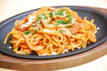 太麺ナポリタン　220g　980円（税込）