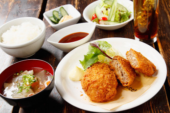 コロッケとメンチカツ定食