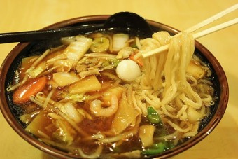 260gの自家製熟成麺は食べごたえも◎