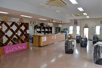 売店ではわいなりーで生産されたワインをお買い求めできます。