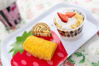 無料サービスの手作りいちごのスイーツ