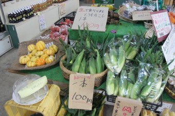 もぎたて野菜の直売も人気