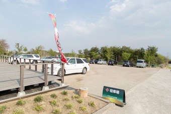 ファームクラブ中里農場では40台以上駐車可能の広めの駐車場も完備