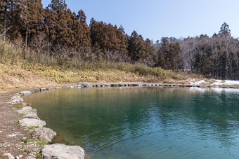 西側から見た2号池