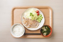 生姜焼き定食など食事メニューも充実