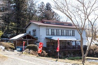 １階受付 ２階が食事処