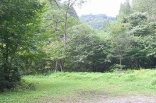 川のせせらぎを聴きながらのキャンプ