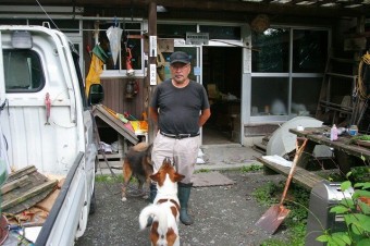 愛犬とオーナーの岩崎さん