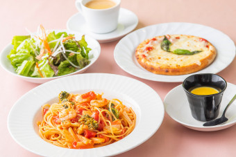 Pizza パスタランチ／エビの菜園風トマトソース
