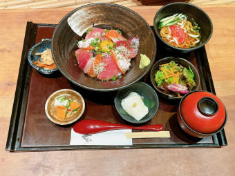 まぐろとサーモンの漬け丼御膳