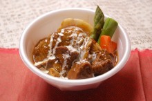 和牛ハンバーグ　タンシチュー仕立　単品600円 ／ライス付 750円（税込）　
