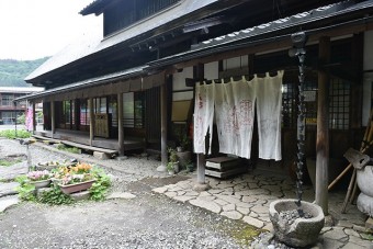 趣のある店構え