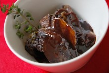 牛肉の赤ワイン煮込み