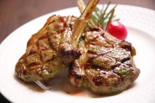 骨付き子羊の香草焼き