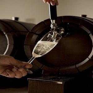 県内　初の　イタリア直送　樽生スパークリングワイン