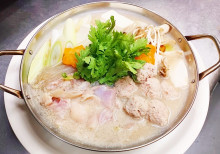 赤城鶏の鶏塩白湯鍋