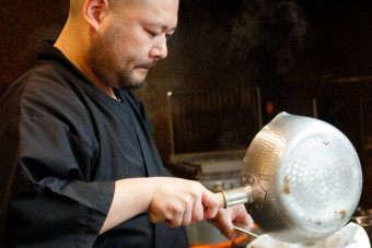 利尻昆布と本枯れ節を使って取るこだわりの出汁