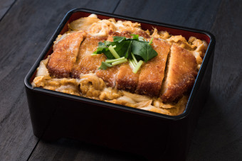 自然豚のロースかつ重