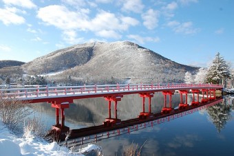 初冬の神橋 駐車場からこの橋を渡り神社へ向かう