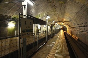 土合駅下り線のホーム（湯桧曽方面から）