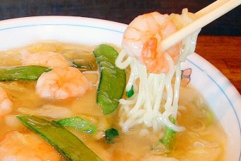 ちぢれのコシがしっかりした中太麺。