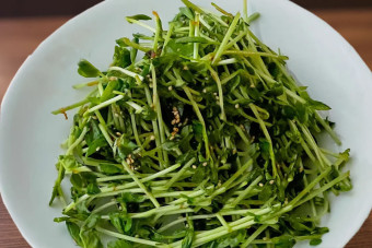 一品料理人気NO1“豆苗炒め”