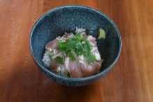 朝〆鶏たたき丼