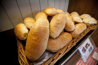 パリッ！モチッ！カリッ！と３つの食感が楽しめる塩パン