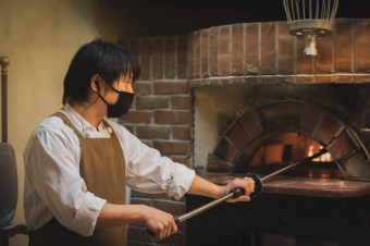 熱々の窯焼ピッツァを