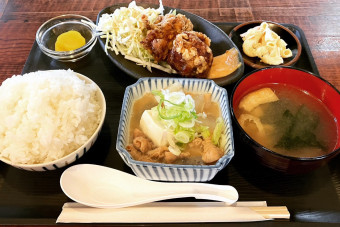 唐揚げ・もつ煮の定食