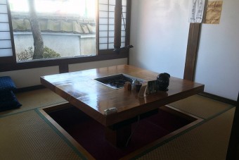 個室の掘りごたつ部屋（8席×2室）