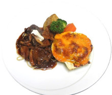 ビーフシチュー＆ホタテのウニソース焼き