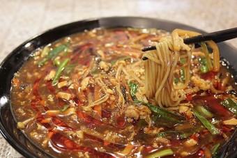 ストレートの細麺使用