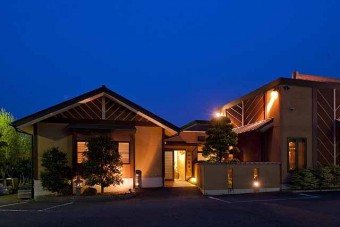 宴会場専用口ございます
