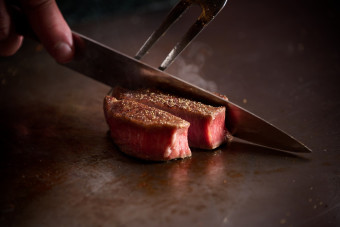 目の前で調理はまるでショー