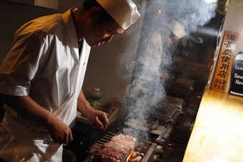 職人が丁寧に焼き上げる絶品串焼