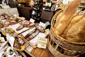 気になるパンは試食もできます