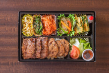 和牛カルビ＆トロタン塩弁当　(税込3,400円)