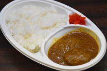 牛タンカレー弁当　　　　　　　　　　（税込８１０円）