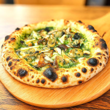 牡蠣とキノコのジェノベーゼピッツァ